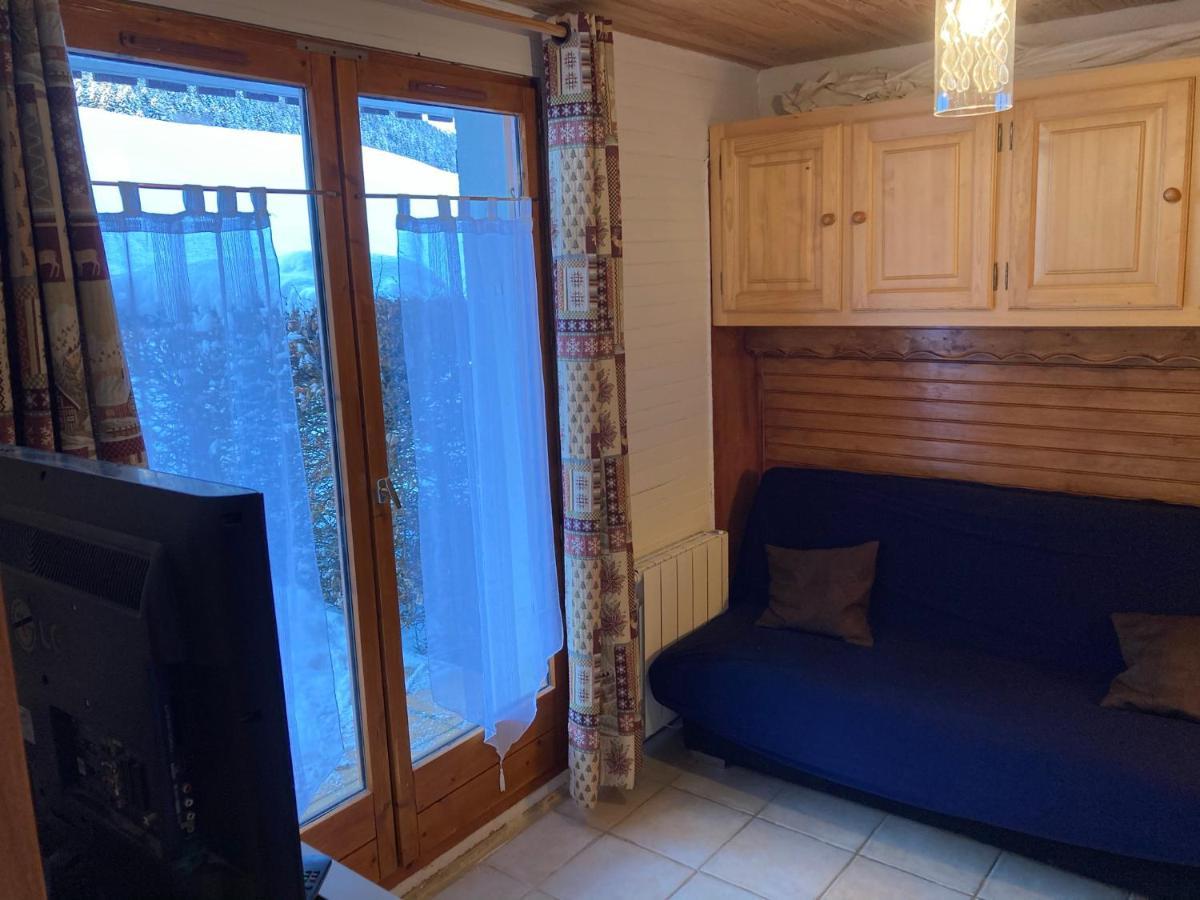 Appartement 2 Pieces Pieds Des Pistes Terrasse Face A La Montagne بيرنيكس المظهر الخارجي الصورة