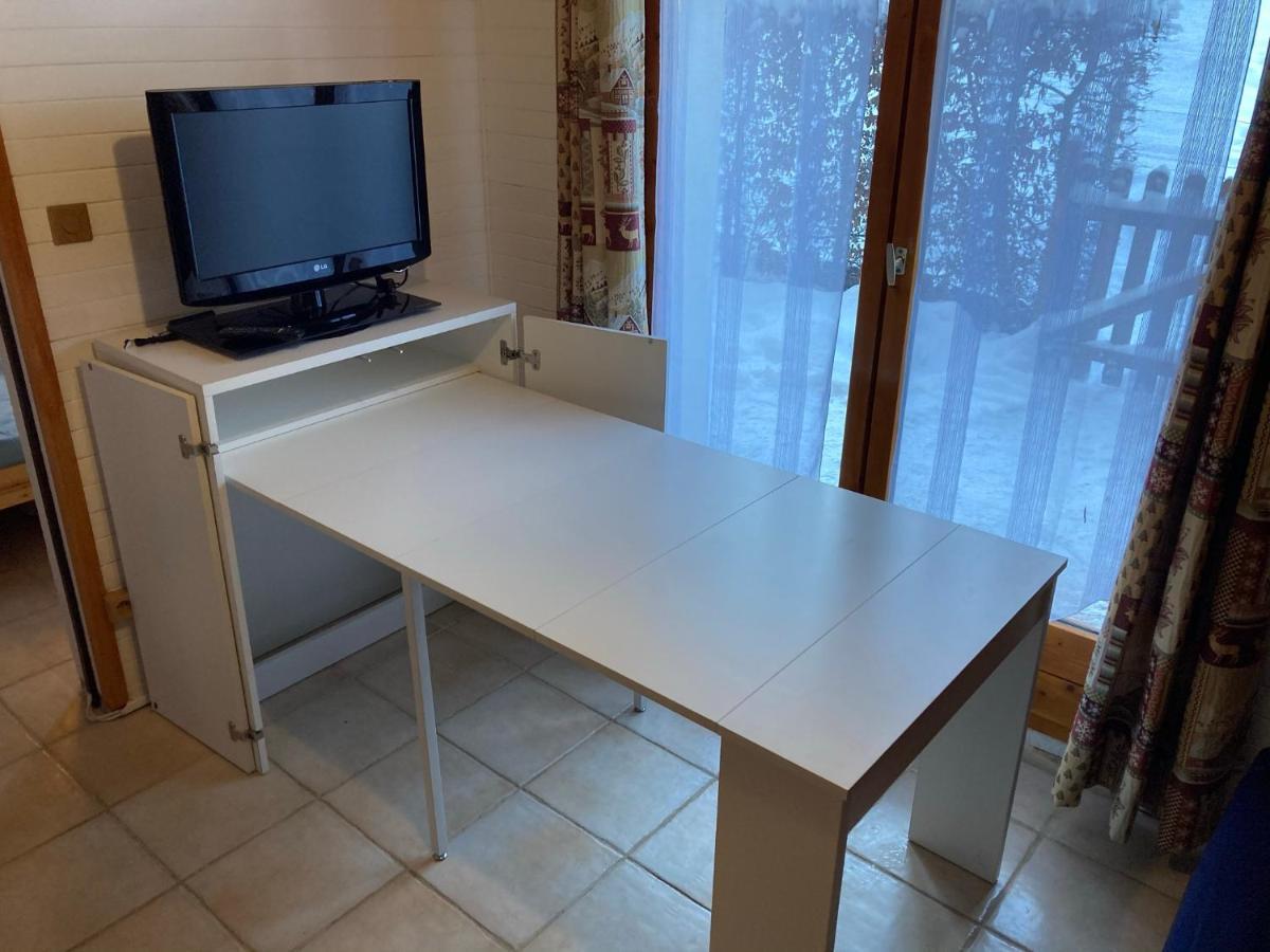Appartement 2 Pieces Pieds Des Pistes Terrasse Face A La Montagne بيرنيكس المظهر الخارجي الصورة